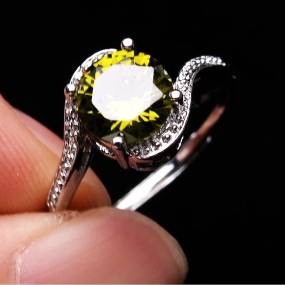 RARE NATURAL Green Tsavorite Crystal Stamped 925 Sterling Silver Ring - Picture 12 of 16